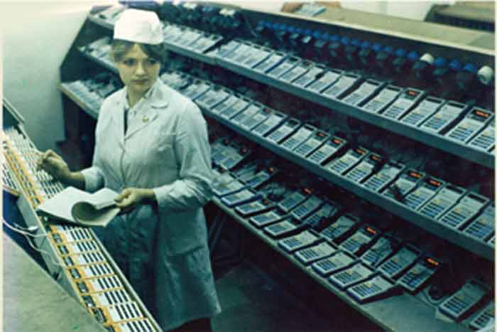 НПО "Кристалл". 1979 г Участок электротренировки микрокалькуляторов НПО "Кристалл". 1979 г
