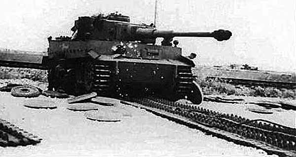 Замена катков и гусениц на танке Тигр Замена катков и гусениц на танке Тигр