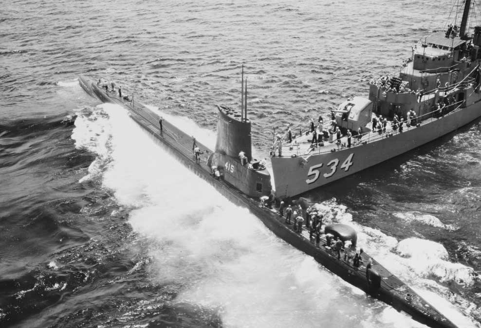 USS Stickleback столкновение подлодки с эскортным эсминцем USS Silverstein USS Stickleback столкновение подлодки с эскортным эсминцем USS Silverstein