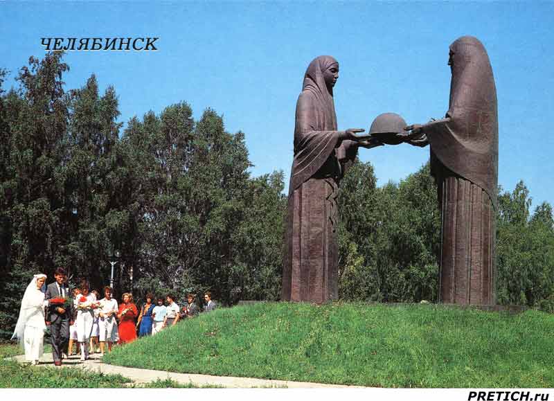 Скульптурная композиция "Память о вас сильнее смерти" Скульптурная композиция "Память о вас сильнее смерти"